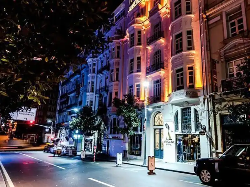 Mada Real Estate Company 于 2022 年在伊斯坦布尔尼桑塔西出售公寓